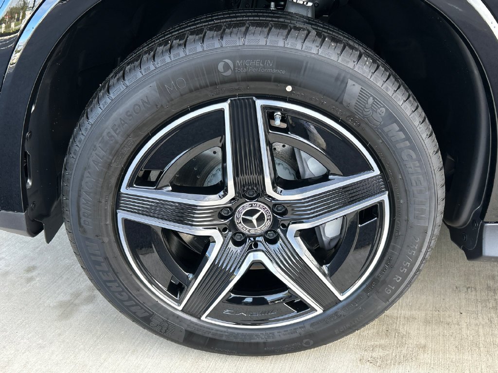 New 2027 Black Mercedes-Benz GLC 300 image 33