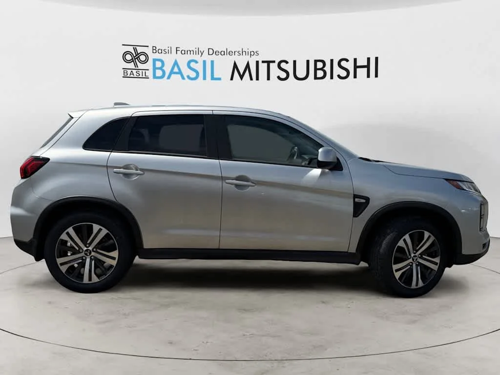 New 2027 Alloy Silver Metallic Mitsubishi ES image 2