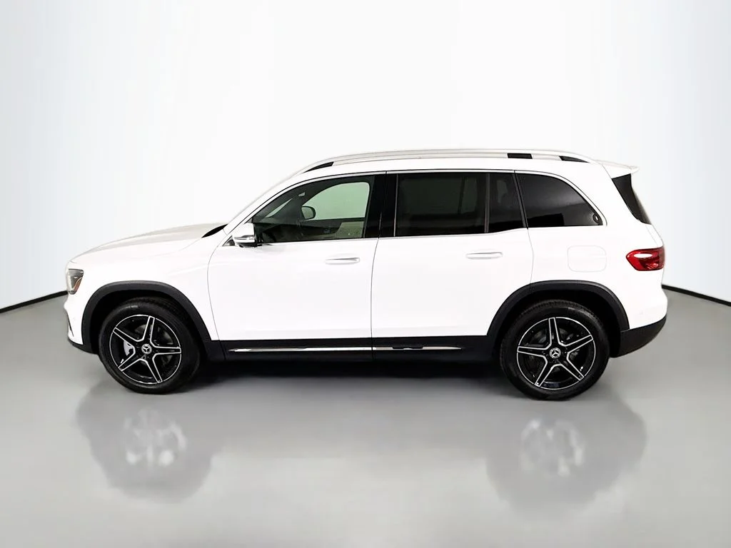 New 2026 Polar White Mercedes-Benz GLB 250 image 2