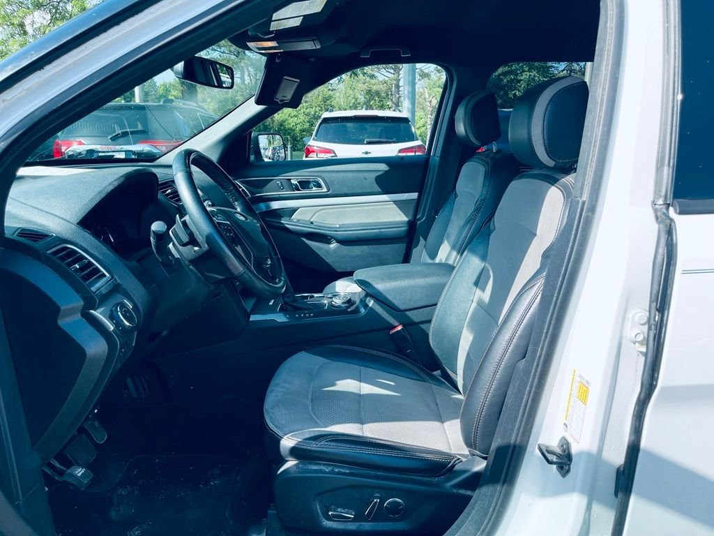 Used 2017 White Ford XLT image 11