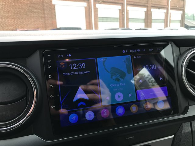 Used 2018 Super White Toyota SR image 16