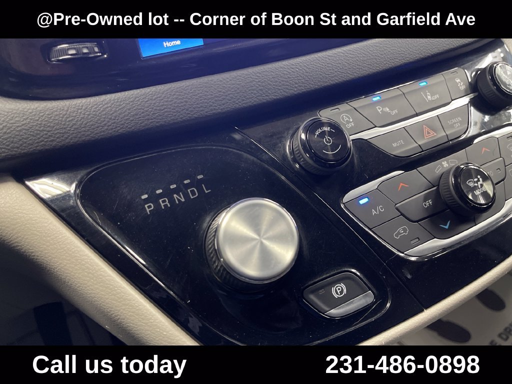 Used 2022 White Chrysler Touring L image 26