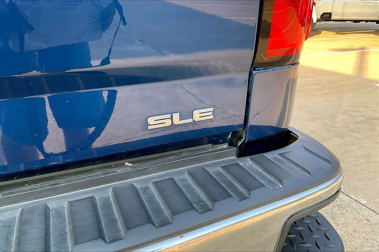 Used 2019 Stone Blue Metallic GMC SLE image 10
