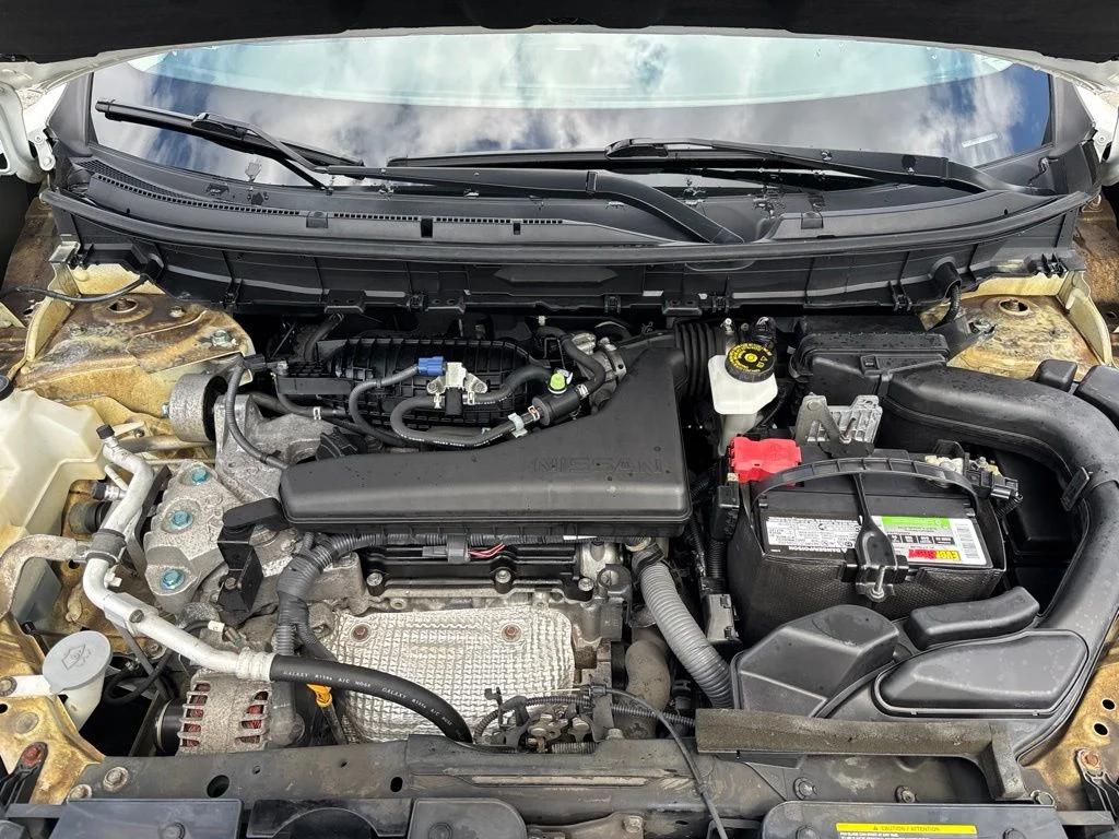 Used 2018 White Nissan SL image 13