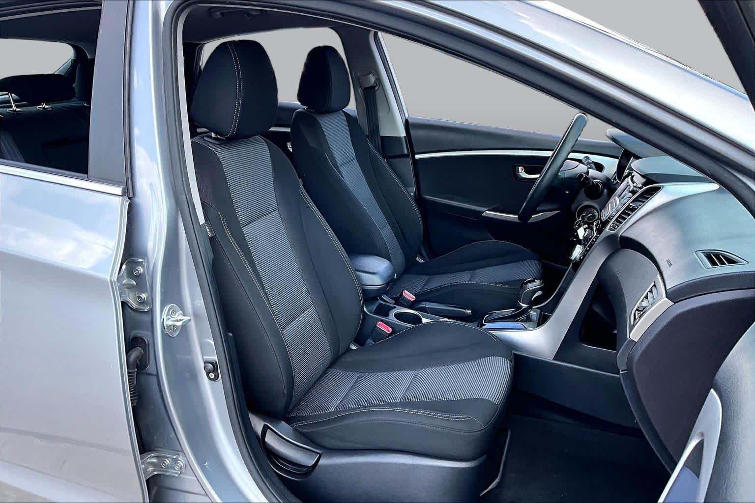 Used 2016 Titanium Gray Metallic Hyundai  image 9