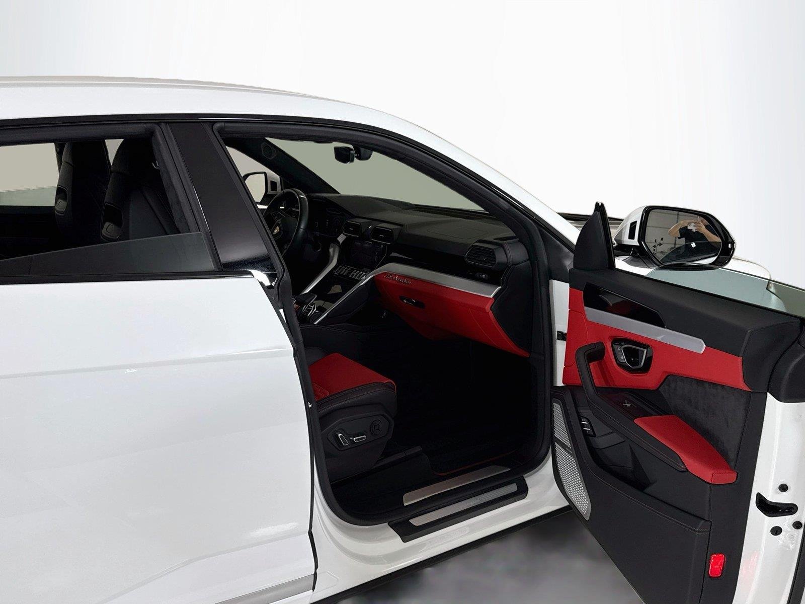 Used 2020 Bianco Icarus Metallic Lamborghini Carbon Bonnett | Custom Exhaust | Only 10K Miles image 31