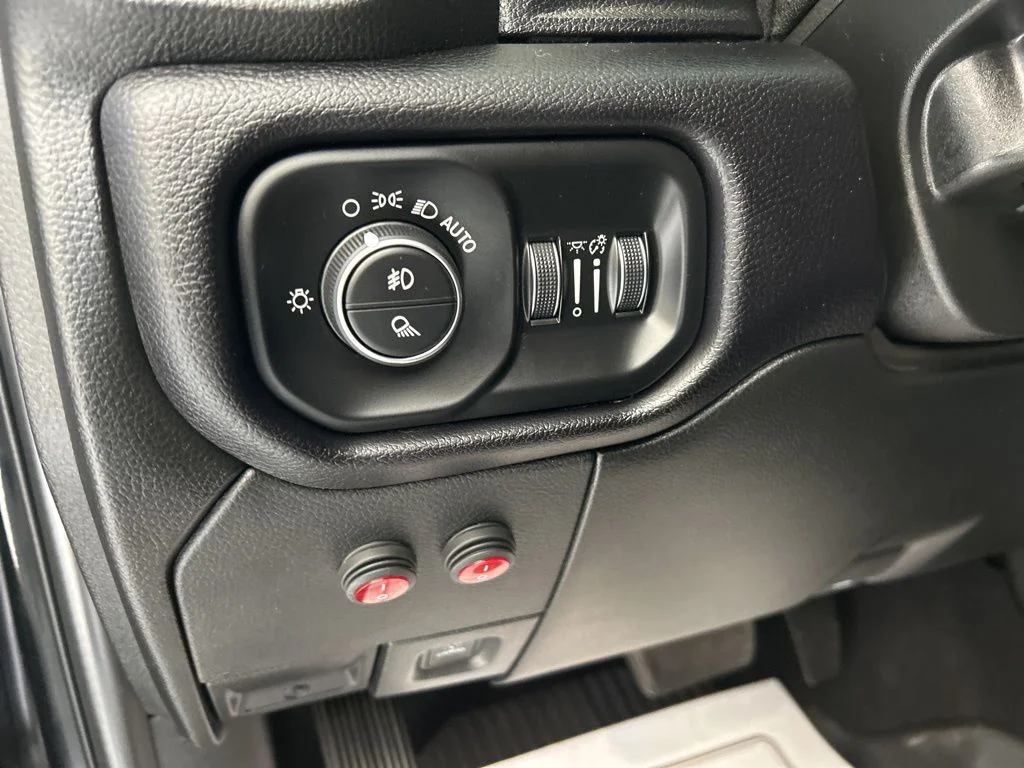 Used 2021 Diamond Black Ram Laramie image 12