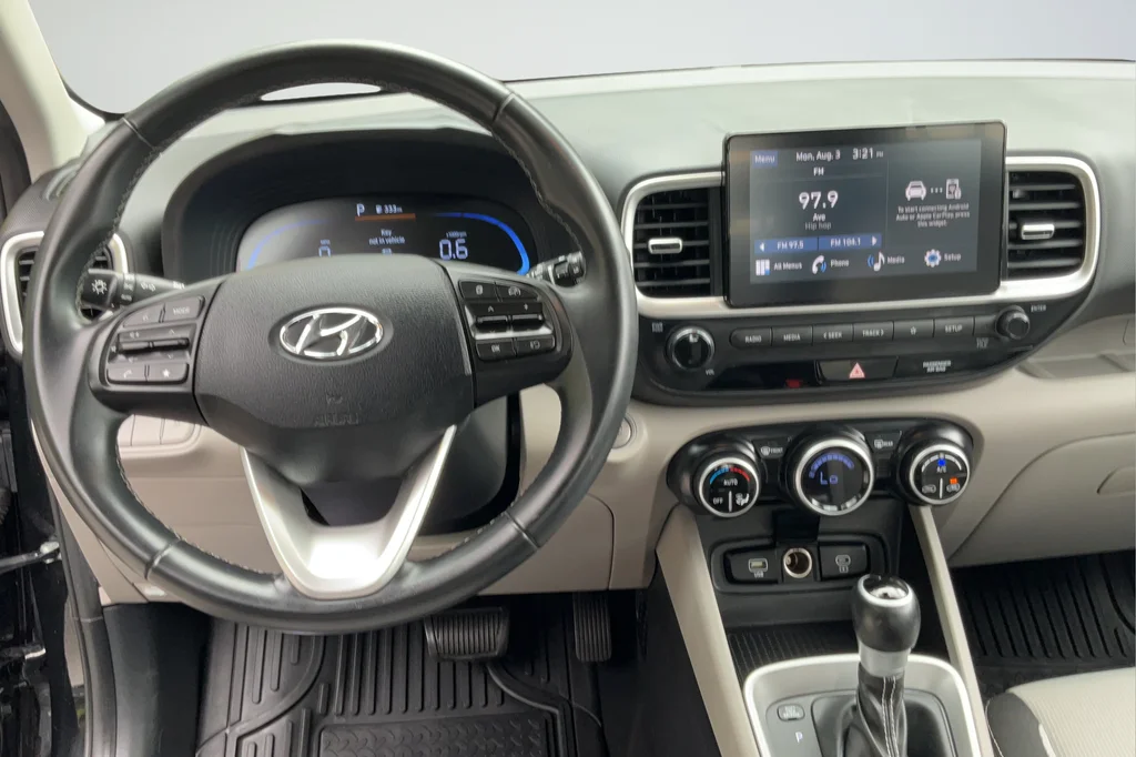 2025 Hyundai Venue SEL - Photo 17