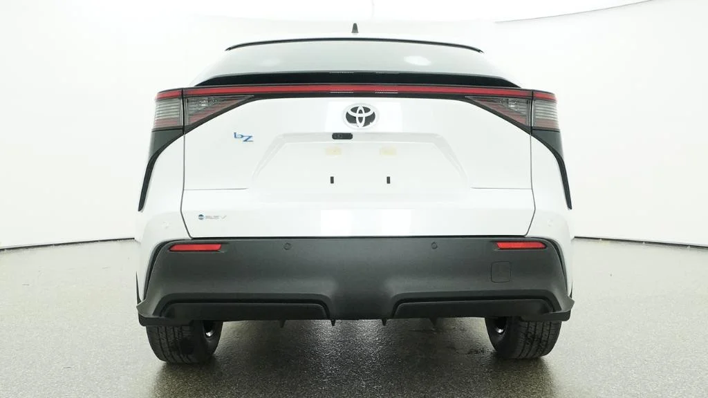 New 2026 Wind Chill Pearl Toyota XLE image 7
