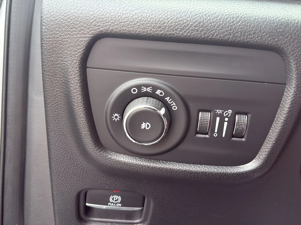 Certified Used 2023 Silver Jeep Limited image 19