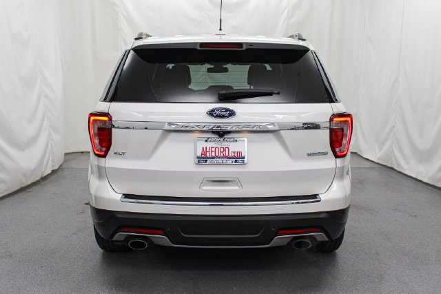 Used 2018 White Platinum Clearcoat Metallic Ford XLT image 6