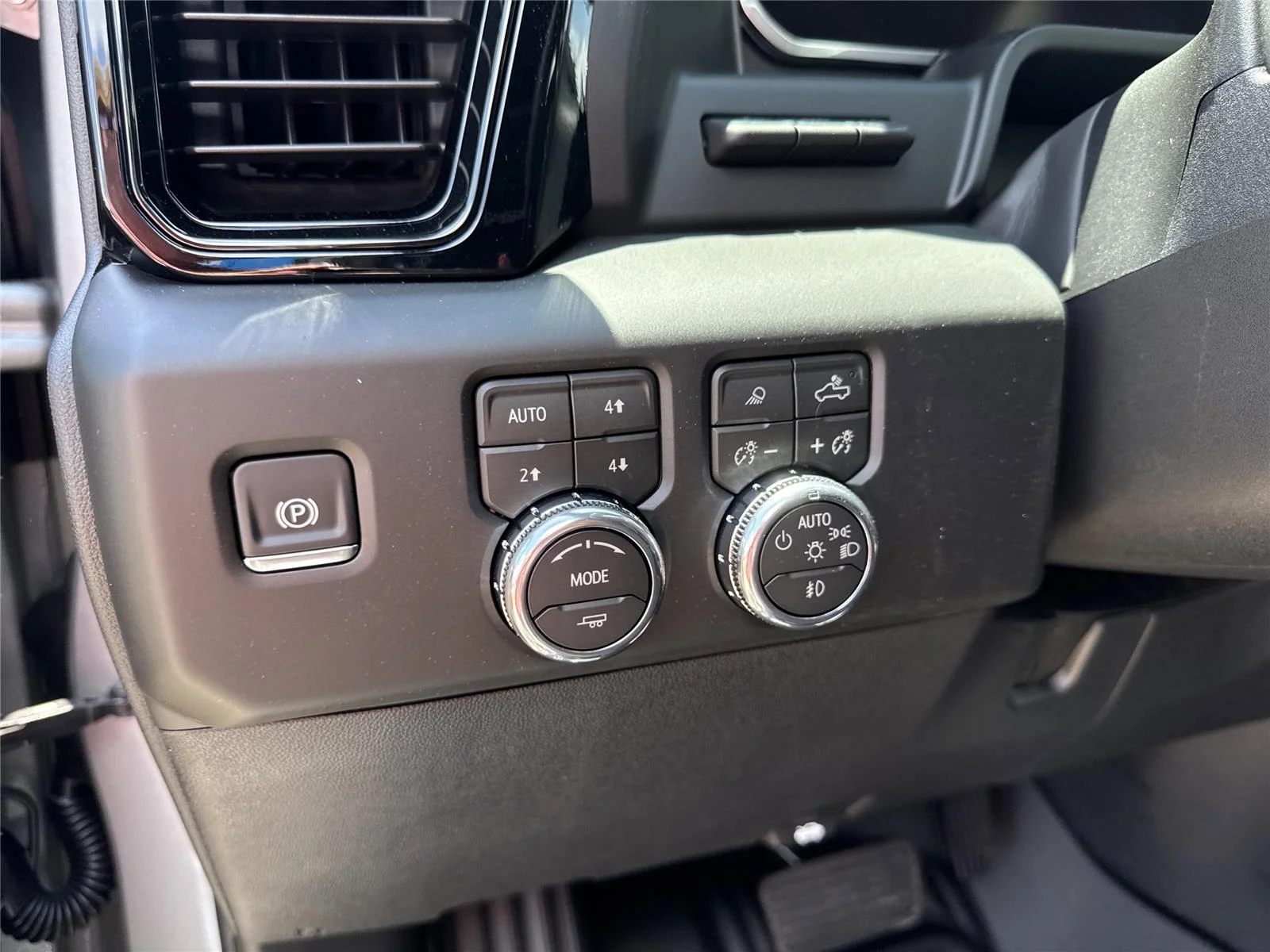 New 2026 Sterling Metallic GMC AT4X image 31