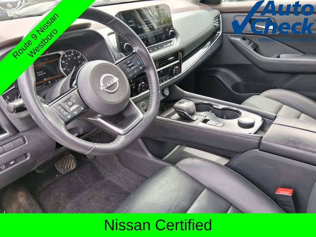 Used 2023 White Nissan SL image 16