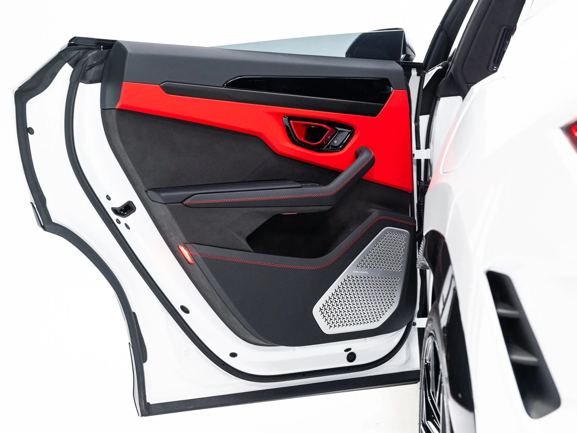 Used 2025  Lamborghini SE image 51