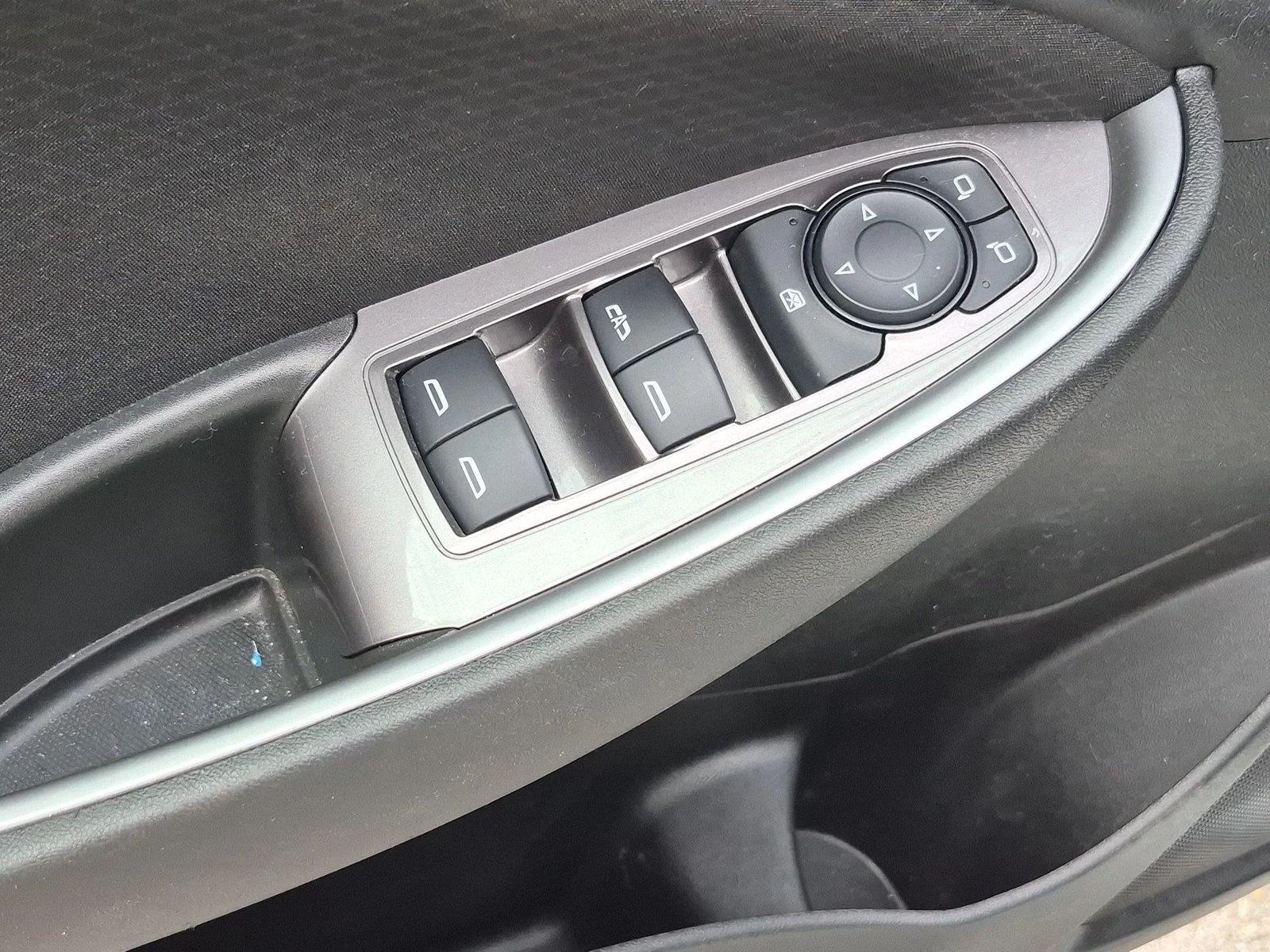 Used 2024 Summit White Chevrolet LT image 16