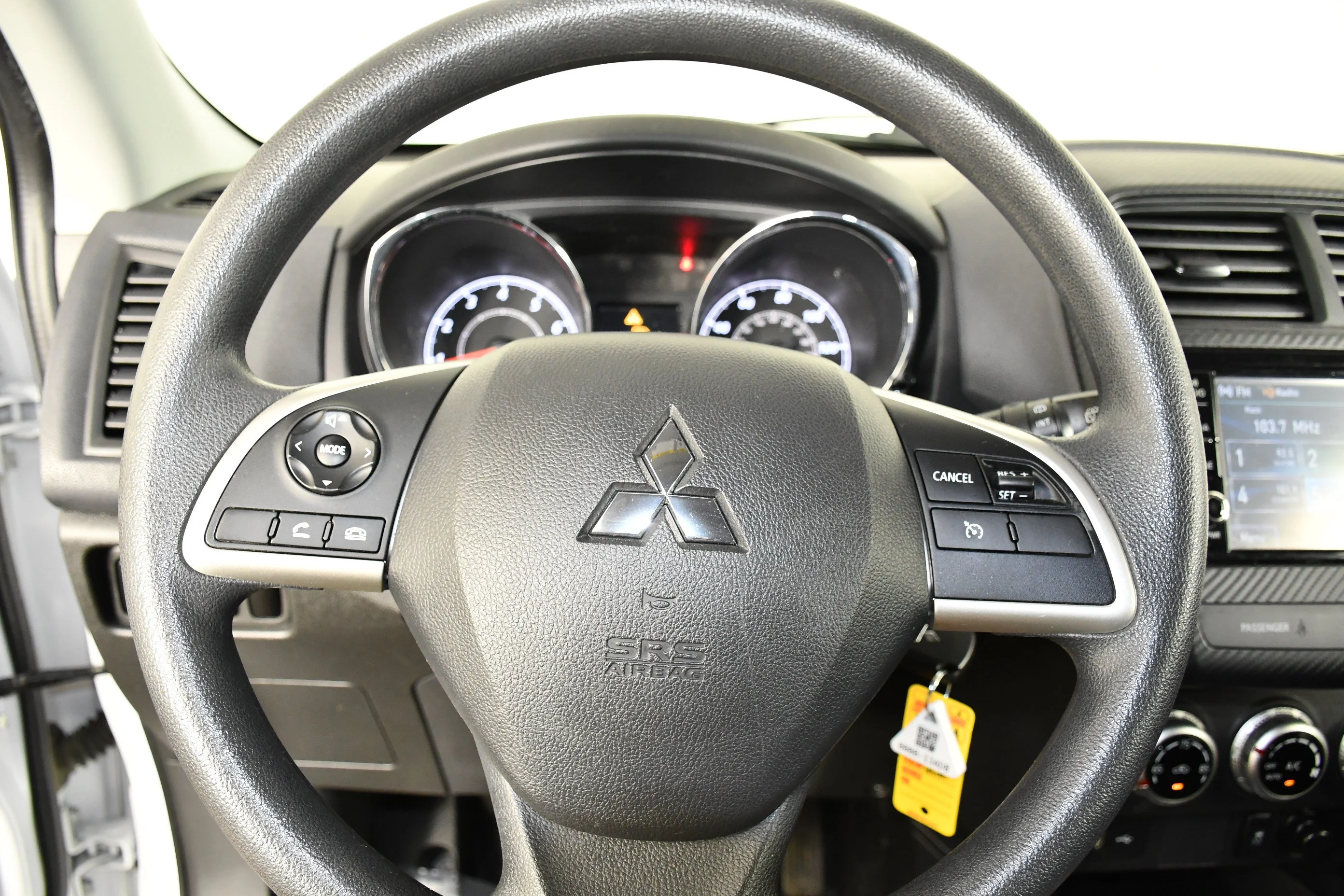 Used 2022 White Diamond Mitsubishi ES image 20