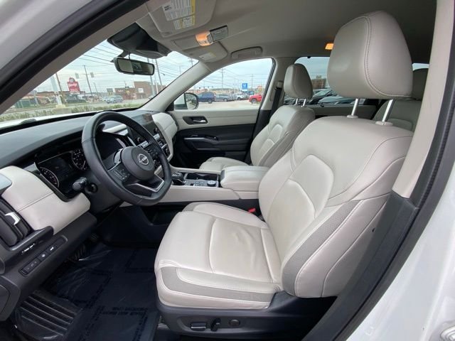 Used 2024 White Nissan SL image 40
