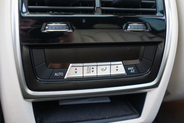 Used 2019 Alpine White BMW xDrive40i image 34