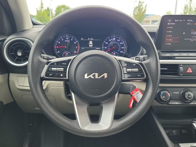 Used 2023 Black Kia LXS image 9