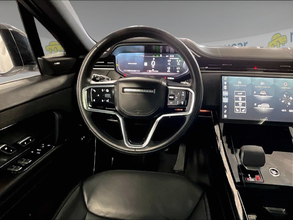 Used 2025 White Land Rover SE image 17