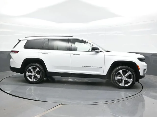 Used 2025 White Jeep Limited image 8
