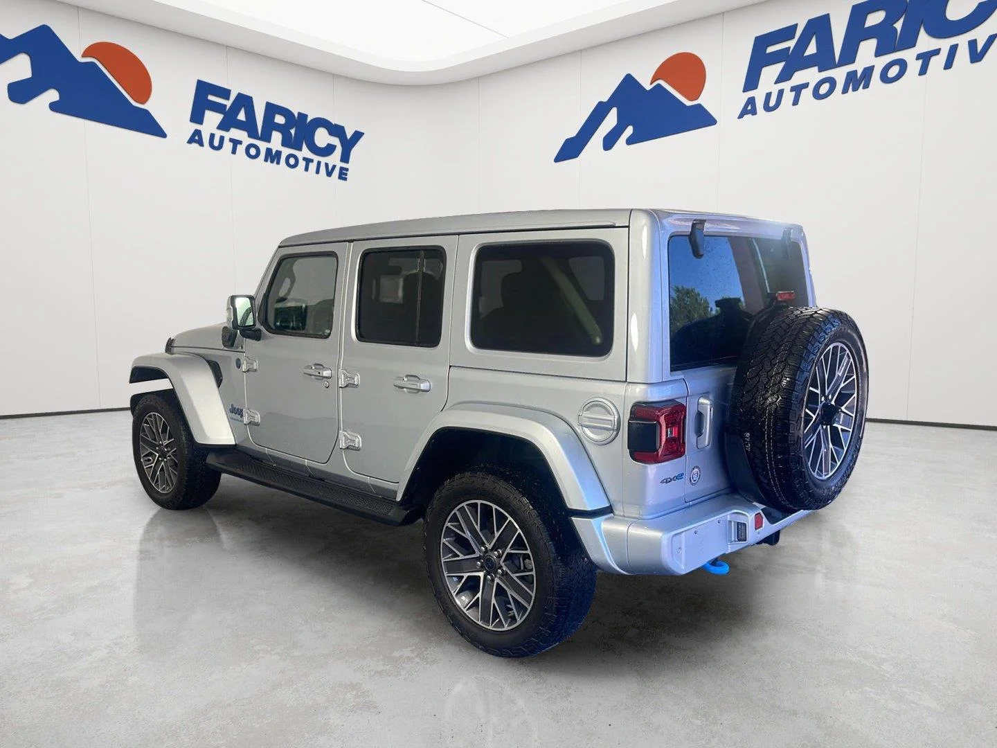 Used 2024 Silver Zynith Clearcoat Jeep High Altitude image 10