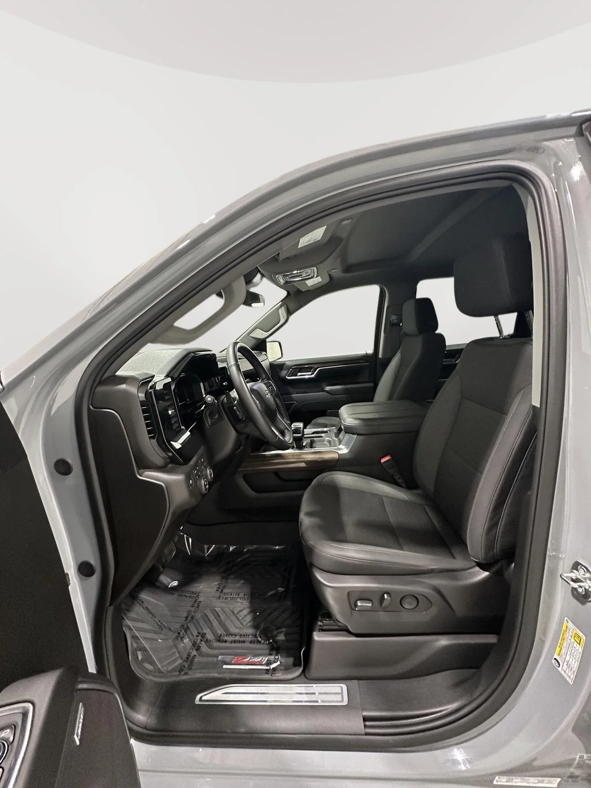 Used 2025 Slate Gray Metallic Chevrolet RST image 20