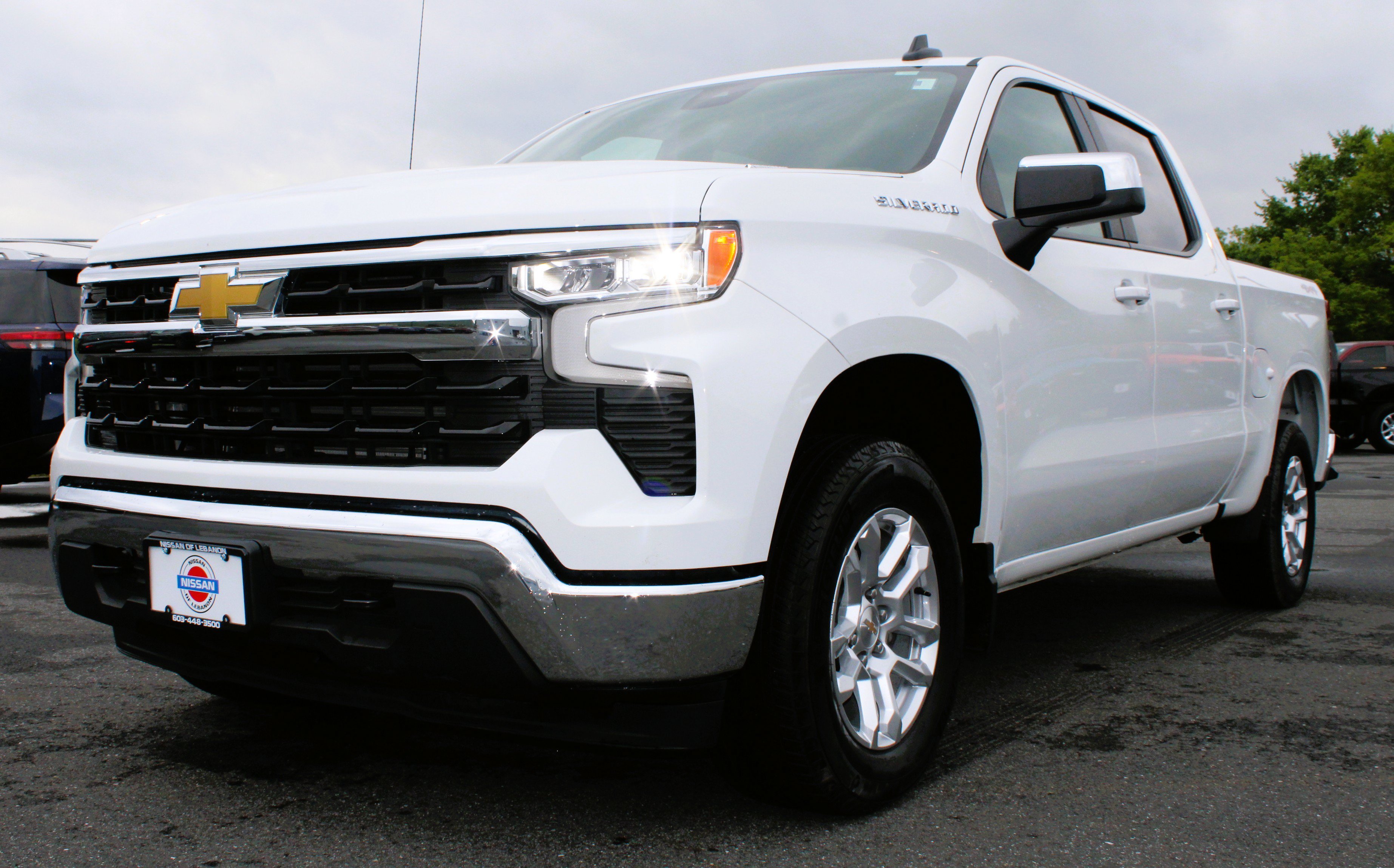 Used 2025 Summit White Chevrolet LT image 1