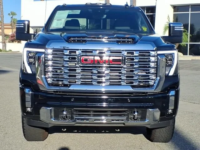 Used 2025 Onyx Black GMC Denali image 2