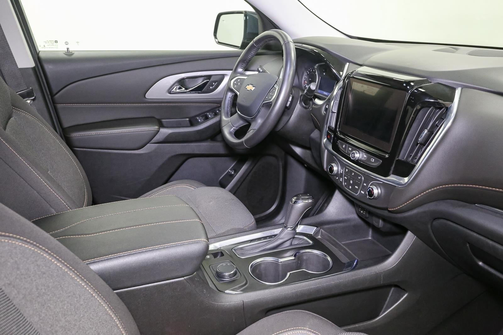 Used 2020 Graphite Metallic Chevrolet LT Cloth image 20