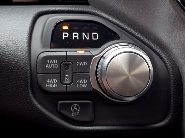 New 2026 Diamond Black Crystal Pearl-Coat Exterior Paint RAM Laramie image 23