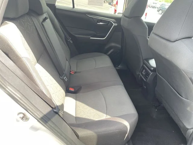 2024 Toyota RAV4 XLE - Photo 37