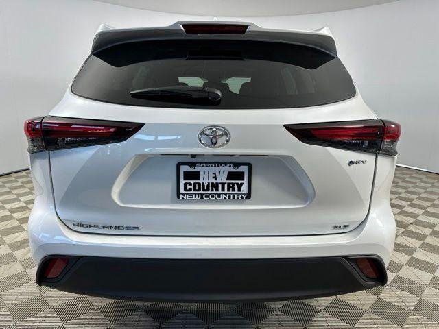 Certified Used 2026 WIND CHILL PEARL Toyota  image 12