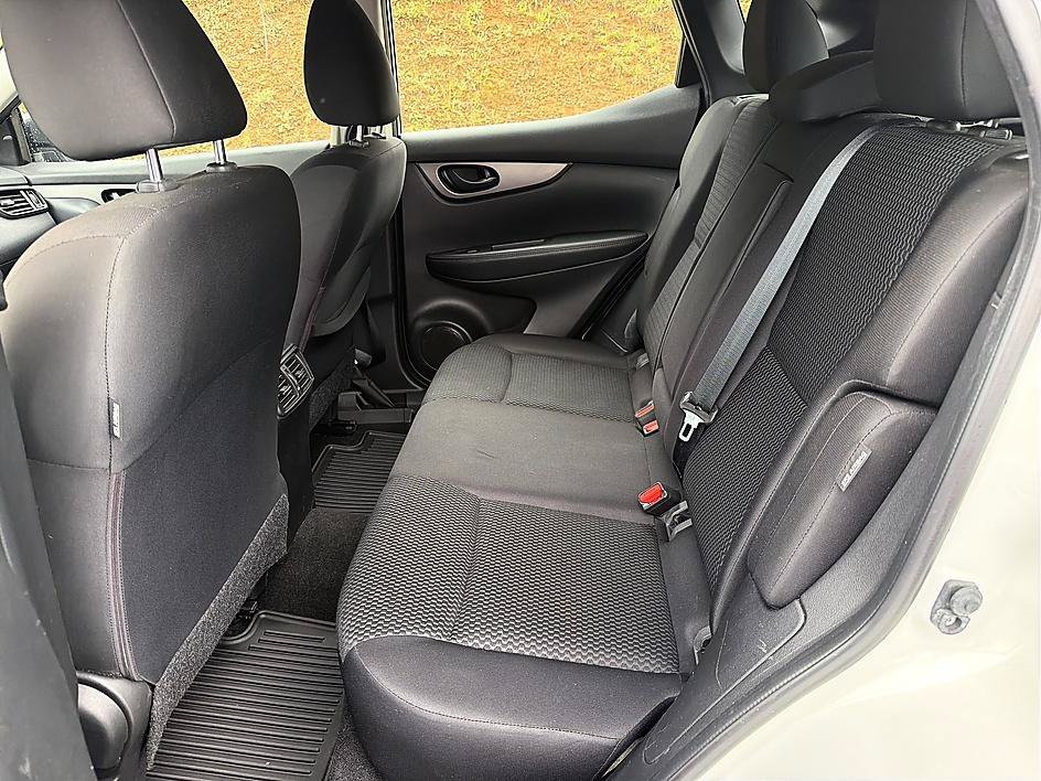 Used 2021 Glacier White Nissan S image 12