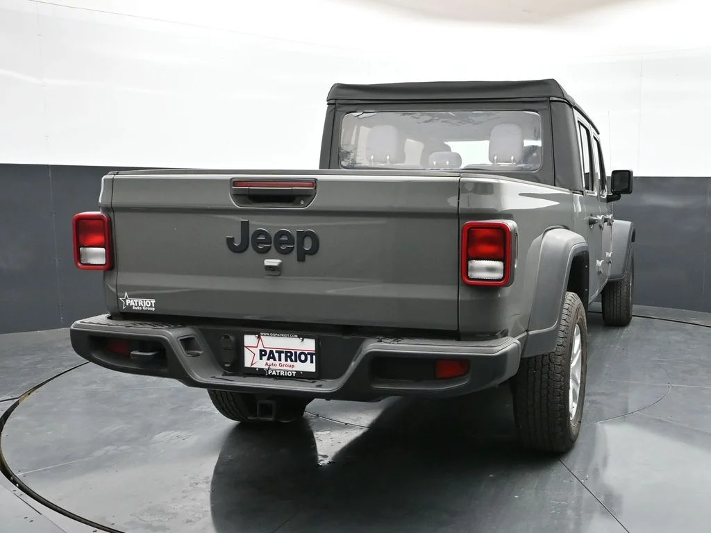 2021 Jeep Gladiator Sport - Photo 2
