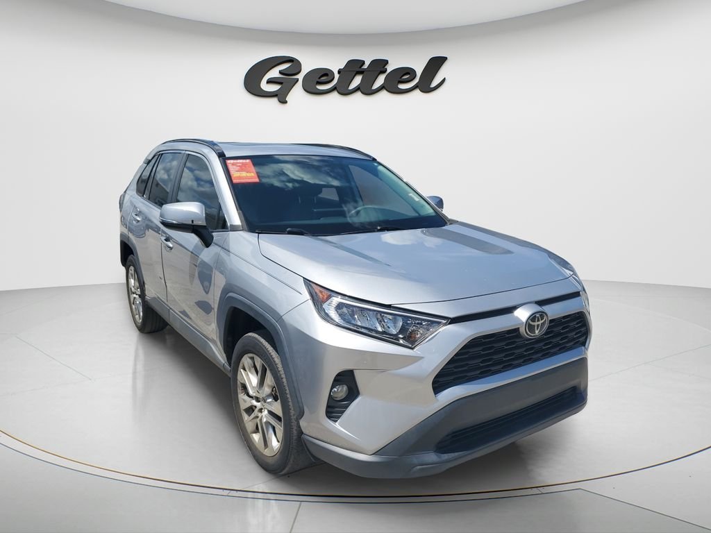 Used 2021 Silver Toyota XLE Premium image 3