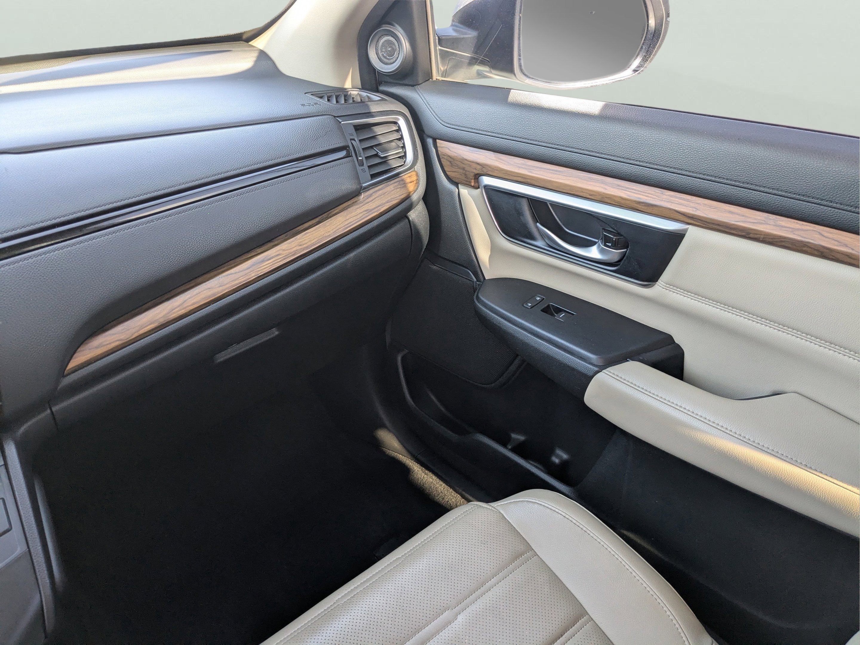 Used 2019 Modern Steel Metallic Honda Touring image 22
