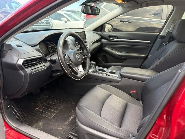 Used 2019 Red Nissan 2.5 SV image 9