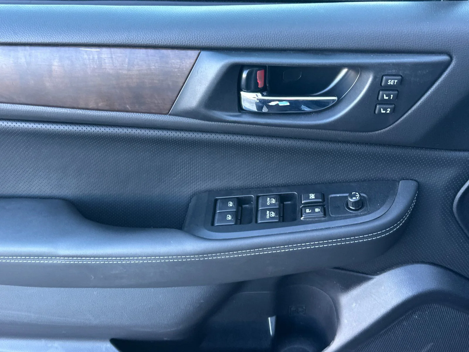 Used 2017 Carbide Gray Metallic Subaru 2.5i image 10