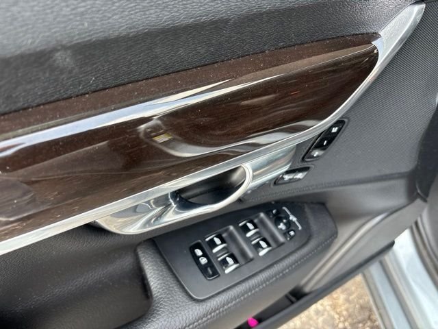Used 2018 Gray Volvo T5 Momentum image 12