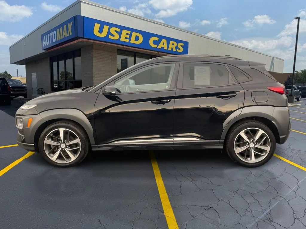 Used 2018 Ultra Black Hyundai Limited image 8