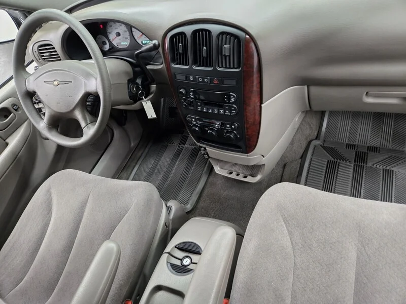 Used 2003 Silver Chrysler LX image 14