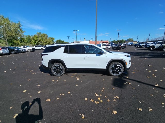 New 2027 Polar White Tricoat Chevrolet LT image 17