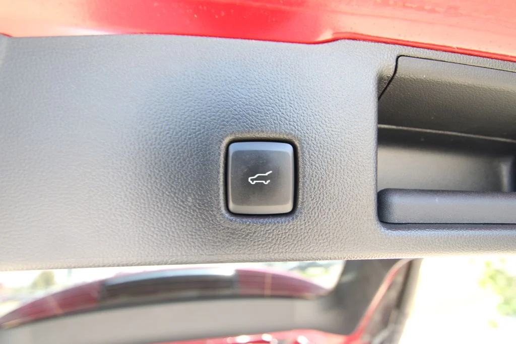 Used 2021 Red Ford SE image 38