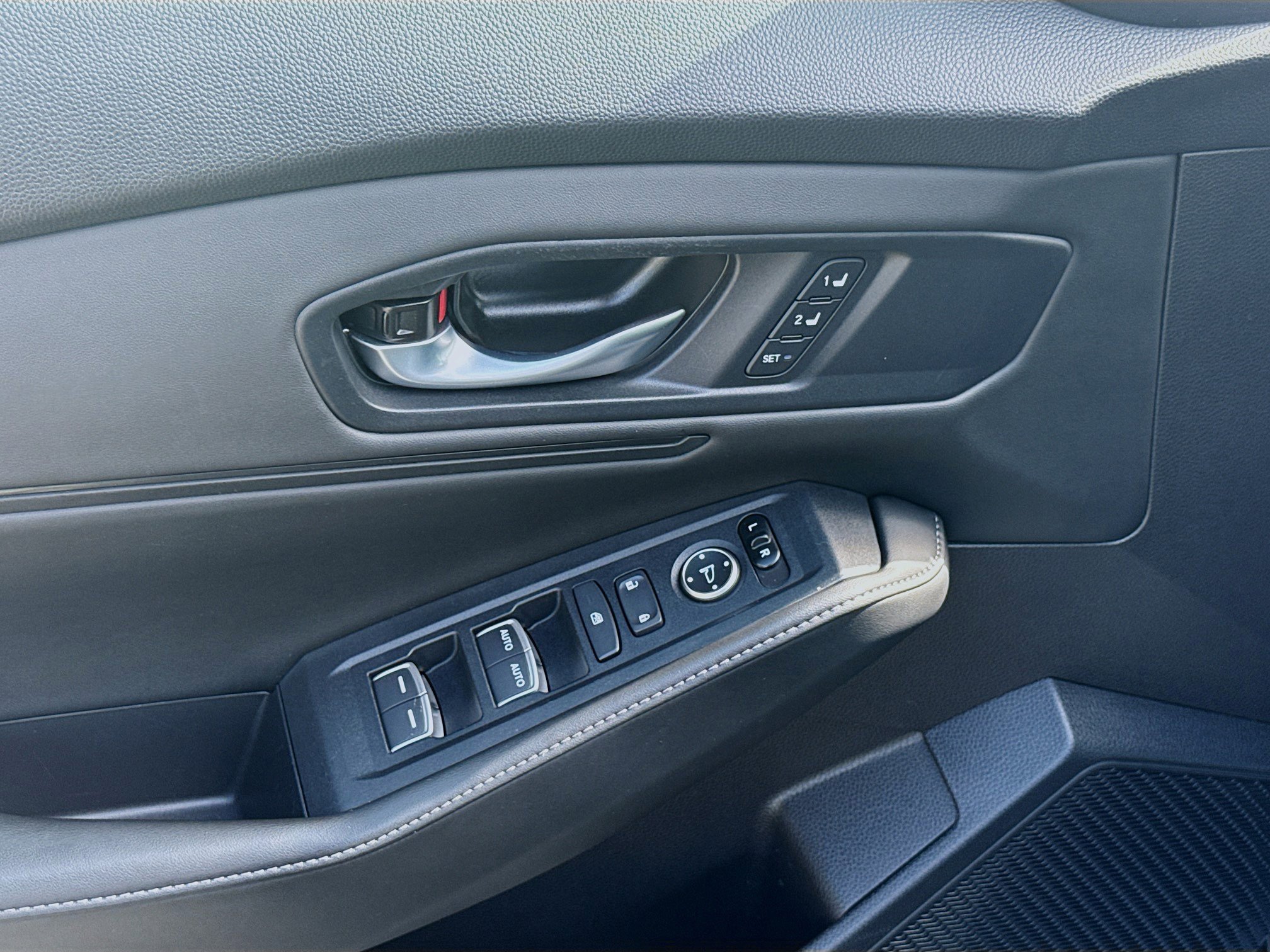 2025 Honda Accord Hybrid Sport-L - Photo 16