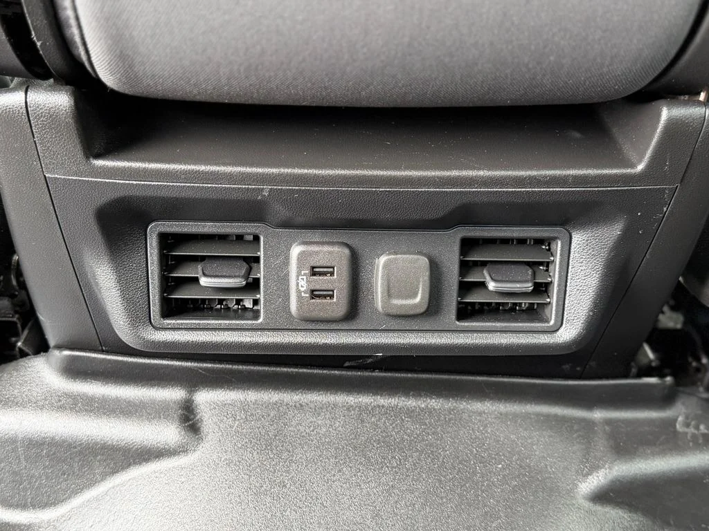 Used 2022 White GMC Elevation image 8