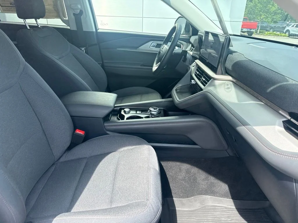 Certified Used 2026 Star White Ford Active image 27