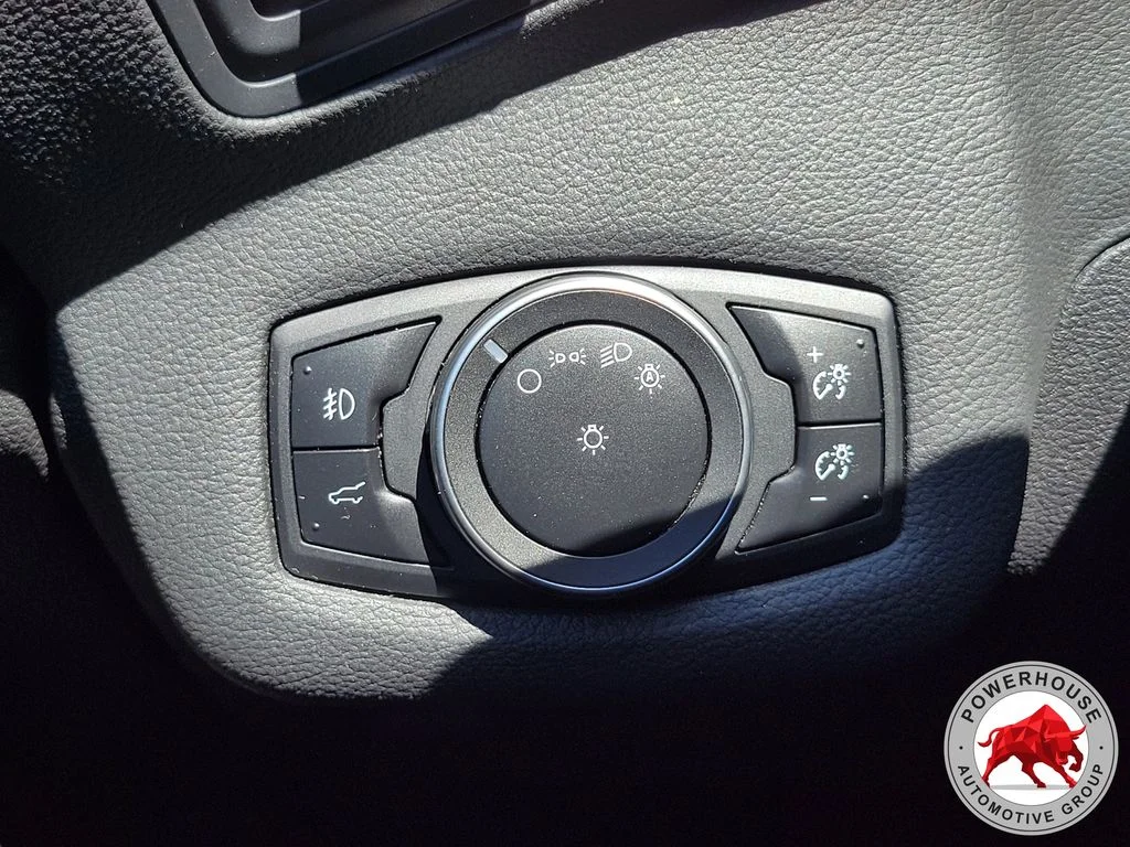 Used 2017 Red Ford SE image 26