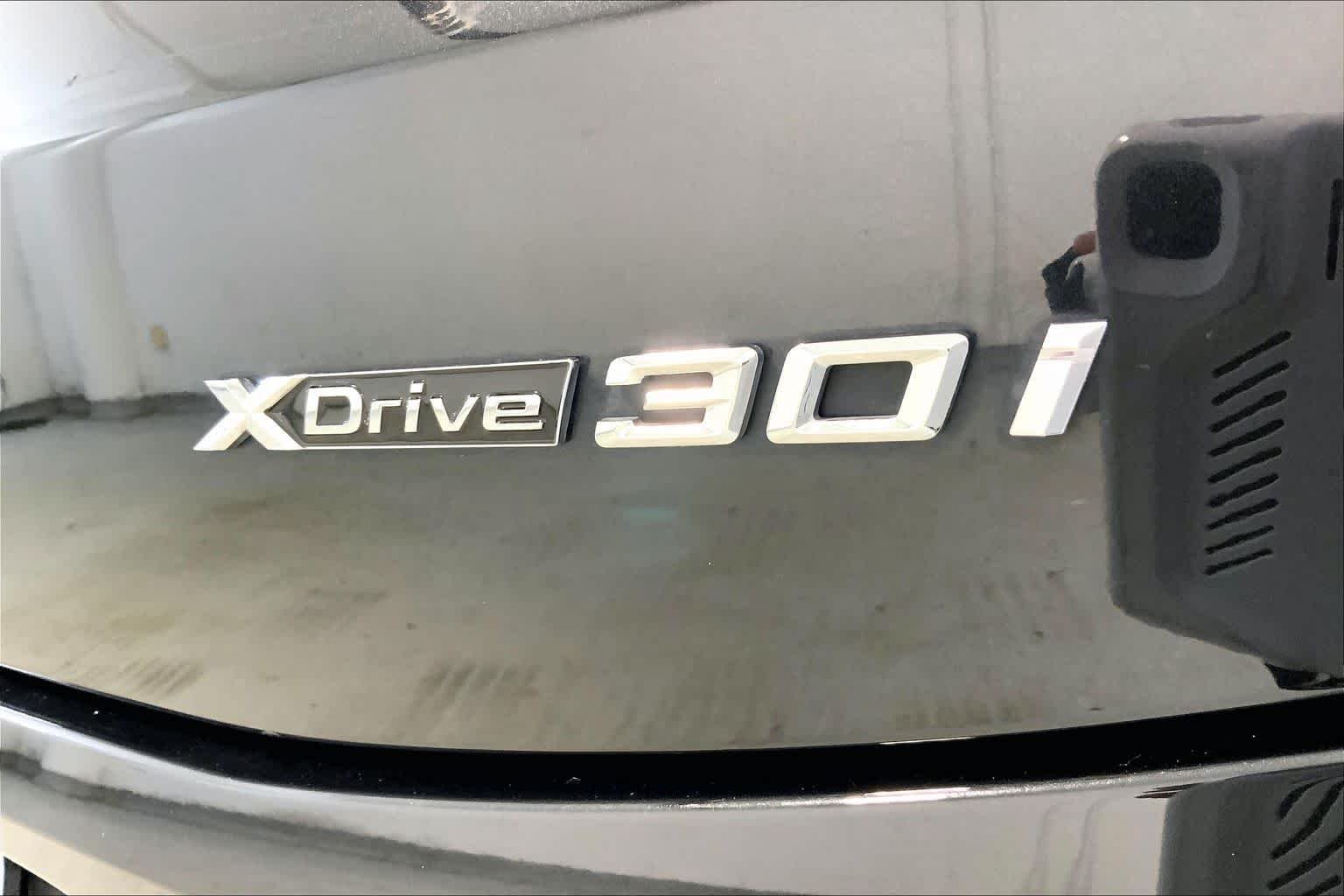 Used 2024 Black Sapphire Metallic BMW xDrive30i image 9