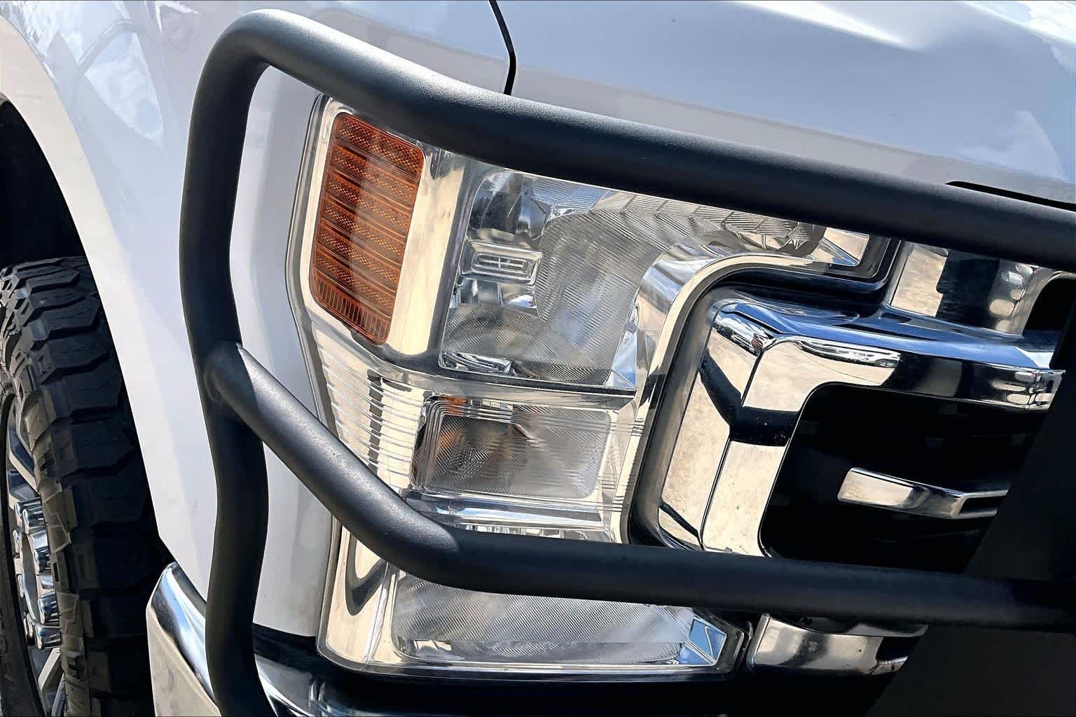 Used 2020 Oxford White Ford LARIAT image 28